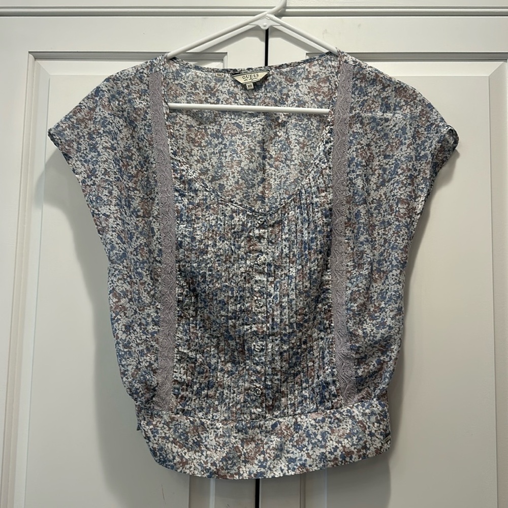 Guess size extra small shirt floral beautiful